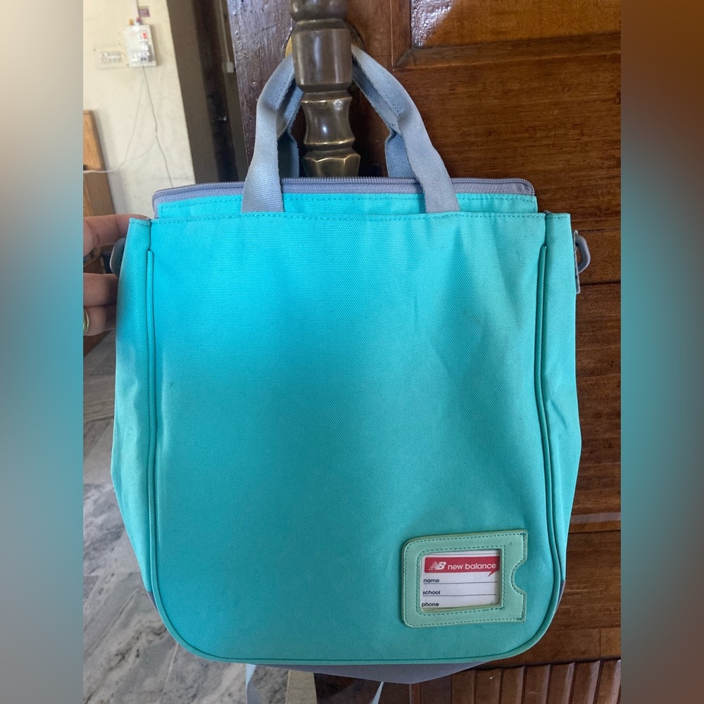 New balance two way bag in as new condition - Picture 6 of 6